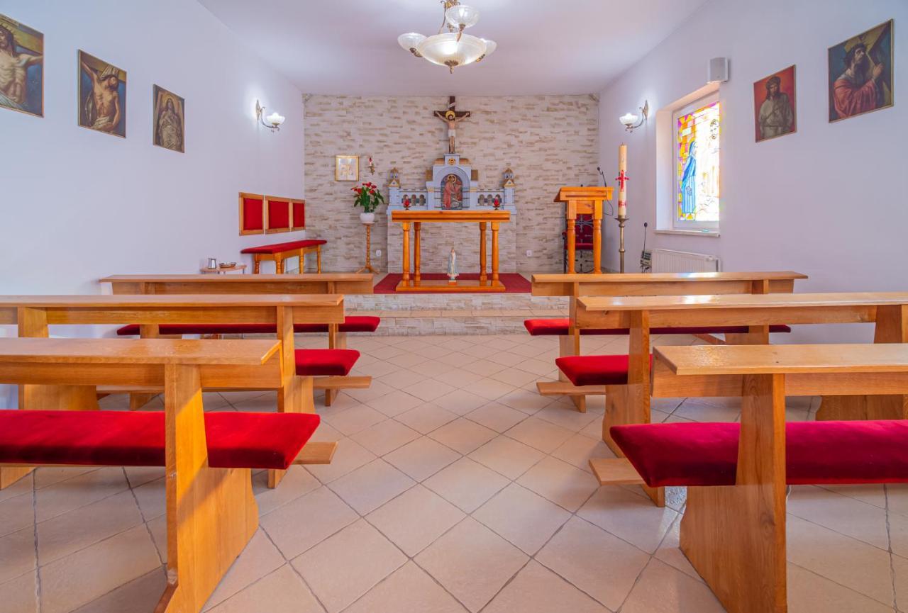 Nadmorski Dom Rekolekcyjny Mrzeżyno Buitenkant foto
